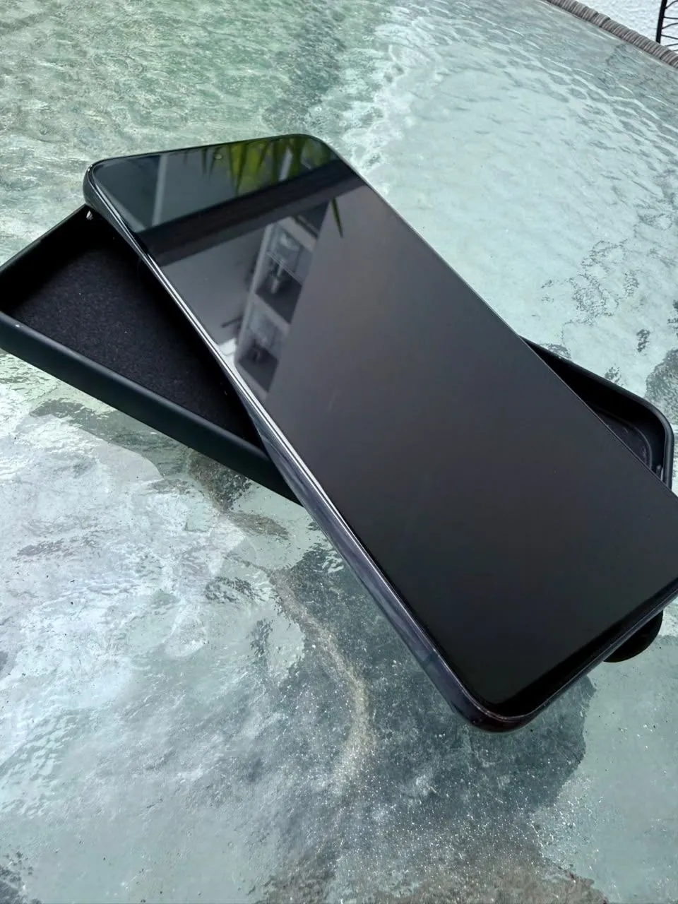 Смартфон Samsung Galaxy S22 Plus с чехлом 2