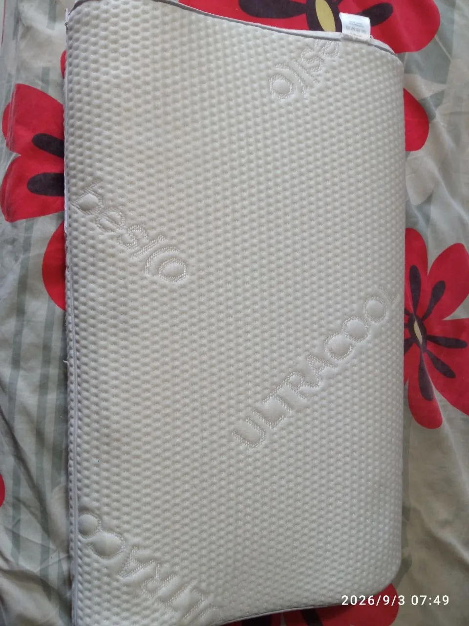 Латексная подушка размером 55×35×12 см 3