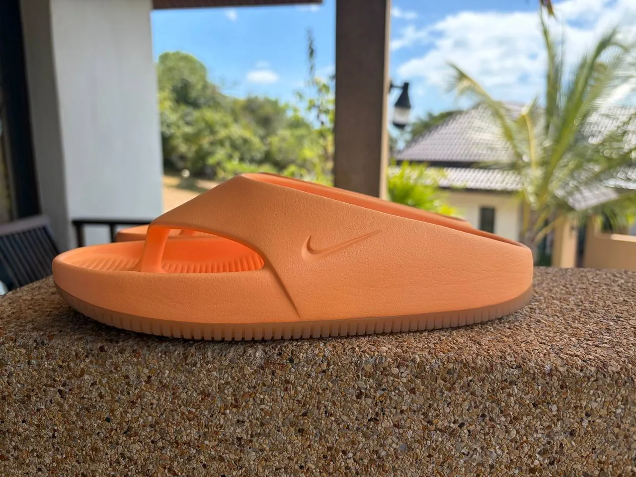 Женские анатомические шлёпанцы Nike Calm 1