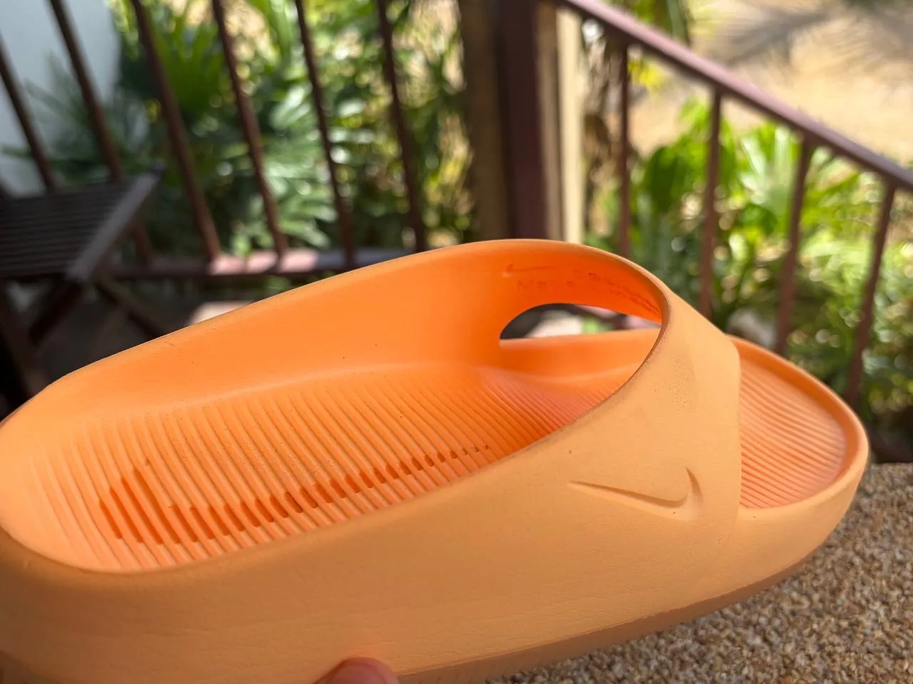 Женские анатомические шлёпанцы Nike Calm 3