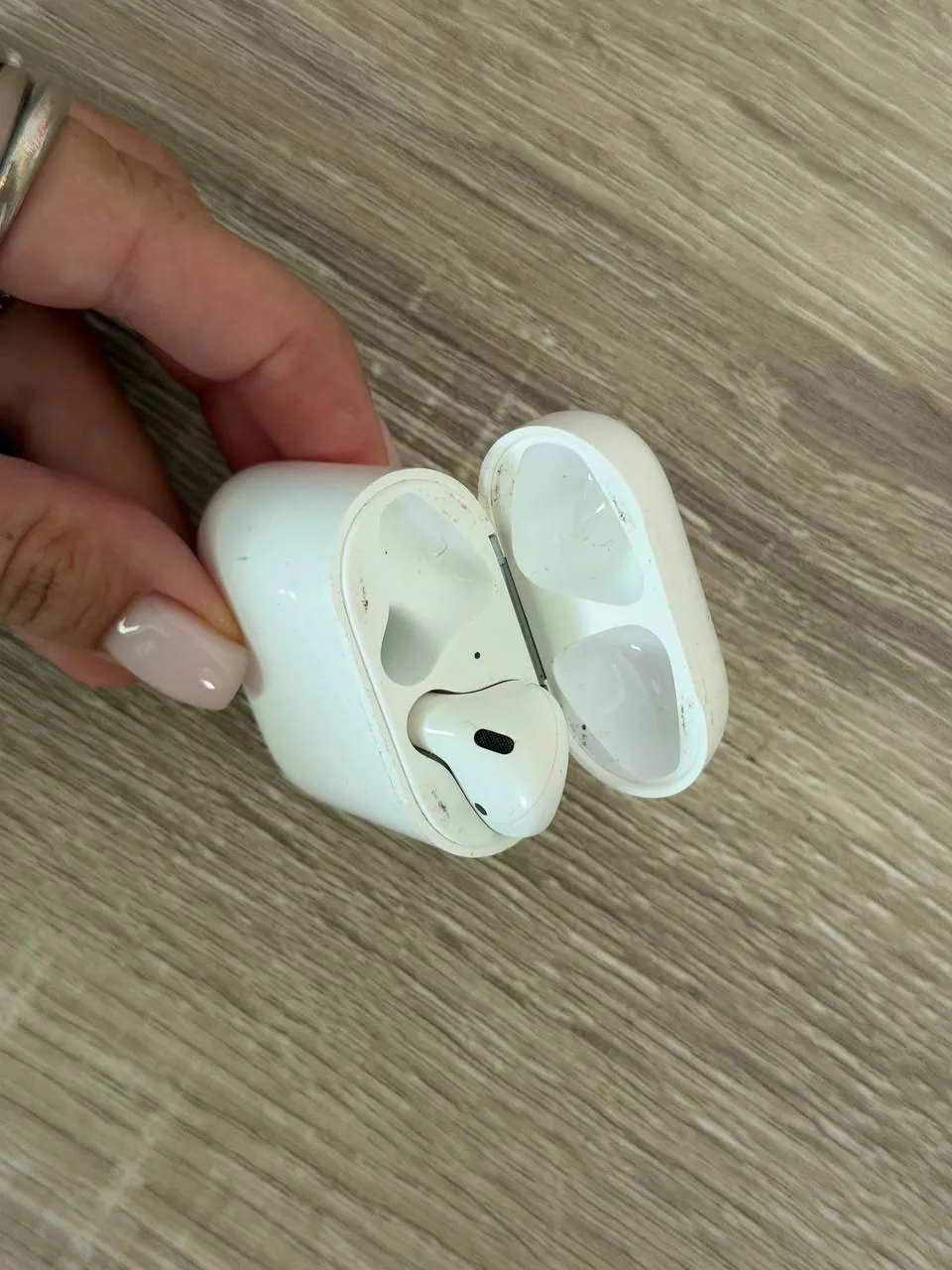 AirPods 2 без левого наушника 1