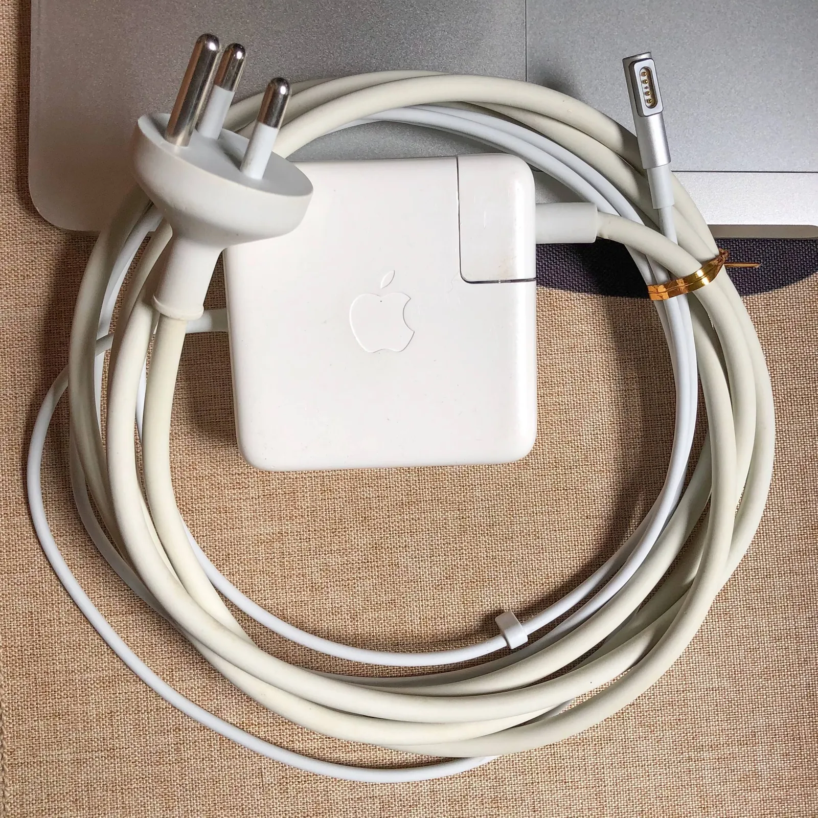 Оригинальное зарядное устройство Apple MagSafe 60W 1