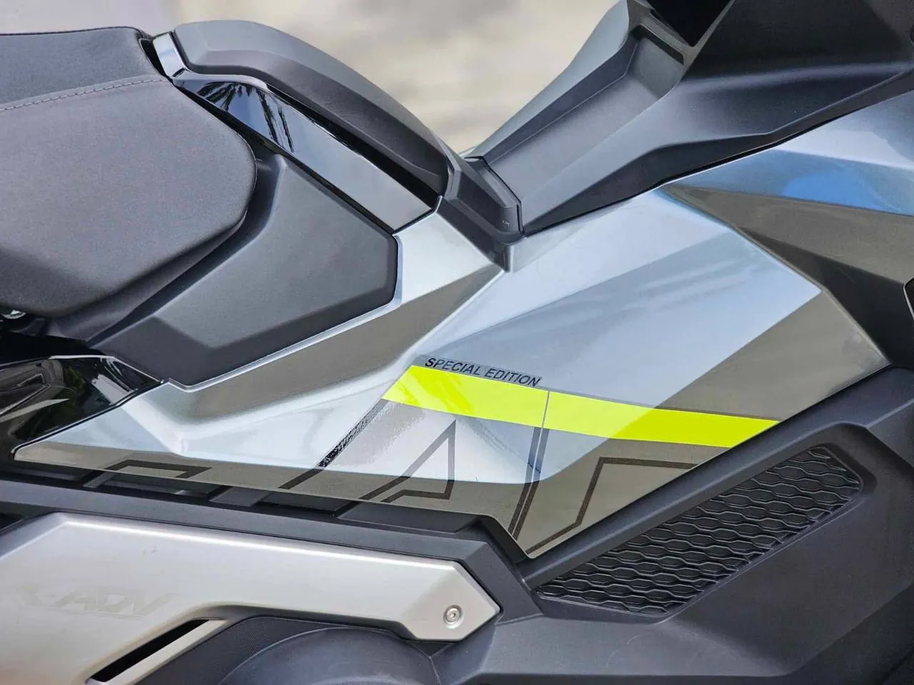 Скутер Honda X-ADV750 в аренду на Пхукете 3